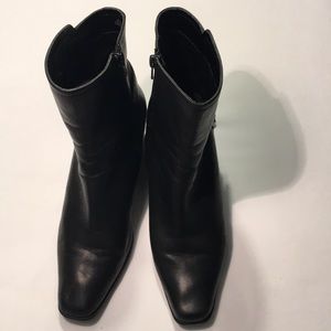 AK Anne Klein Black Over Ankle  Iflex Boots Sz 7.5